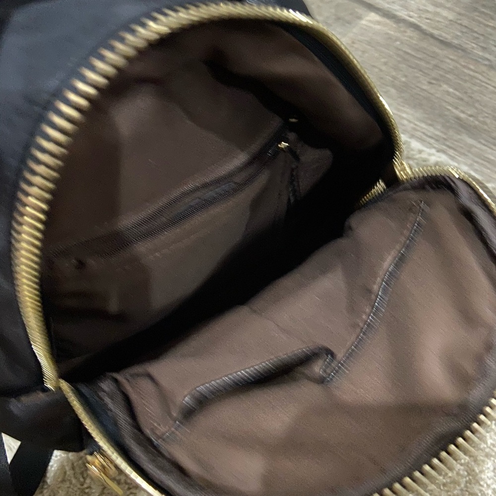 Small back pack - Picture 2 of 3